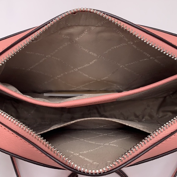 Michael Kors Jet Set Item Large East West Zip Crossbody Leather Primrose 
NWT - Picture 14 of 16